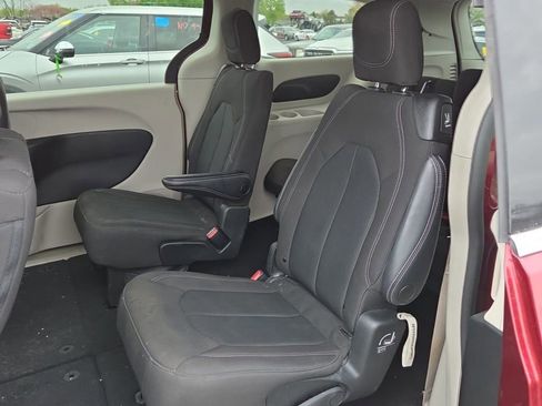 Used 2023 Chrysler Voyager LX FWD image 11