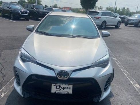 Used 2018 Toyota Corolla SE w/ Carpet Mat Package (TMS) FWD image 2