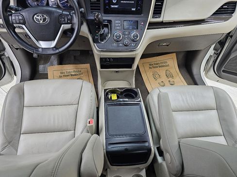 Used 2016 Toyota Sienna XLE FWD image 26