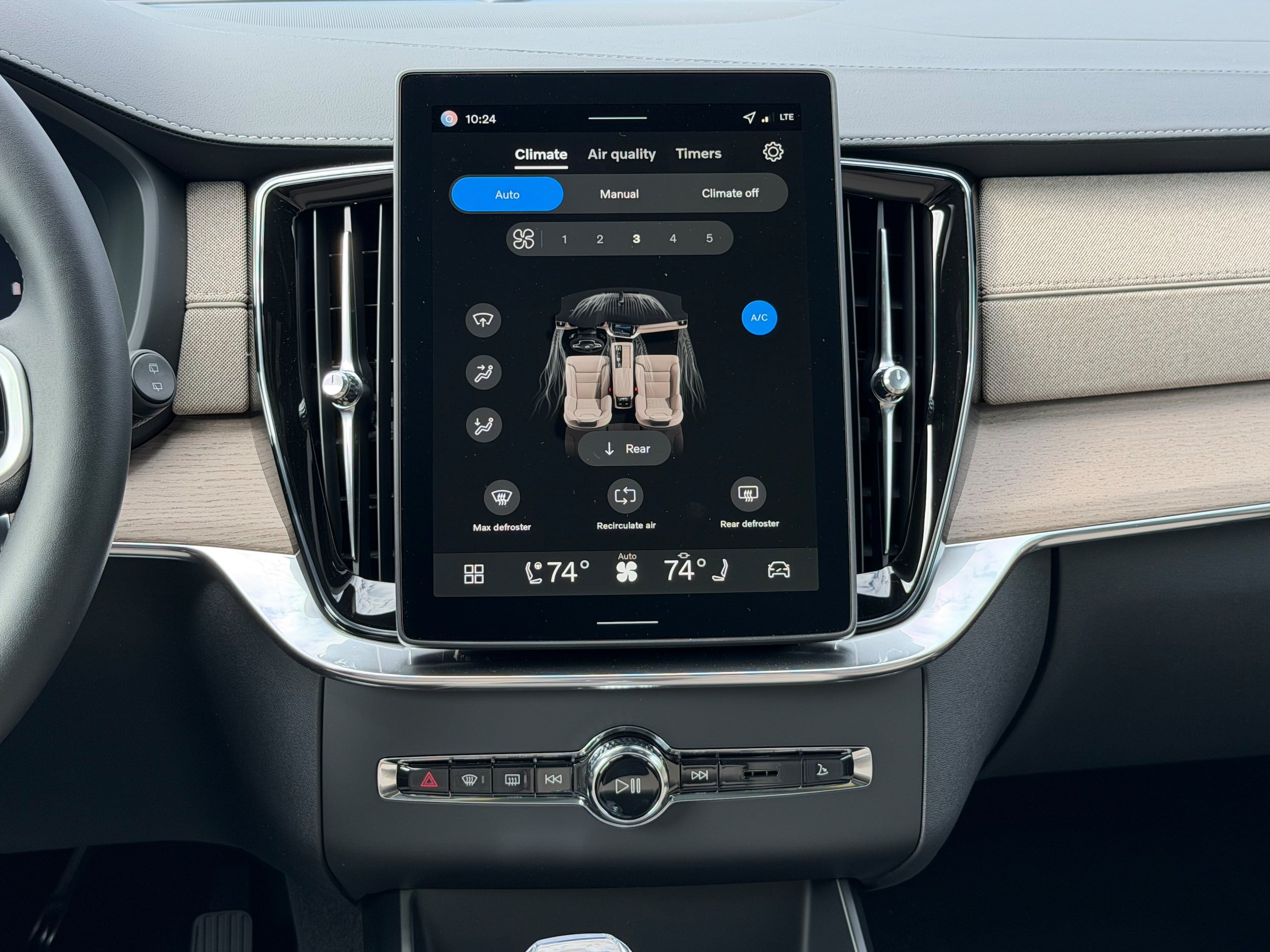 New 2026 Volvo XC90 B6 Plus w/ Protection Package Premier AWD/4WD image 13