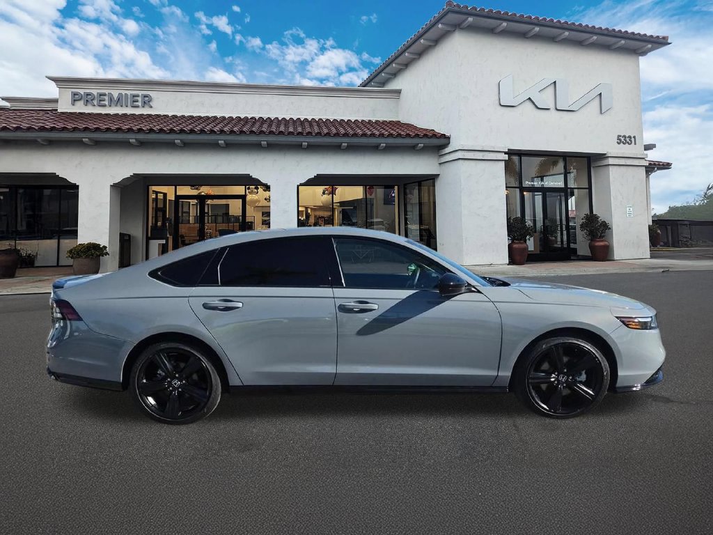 Used 2025 Honda Accord Sport image 9