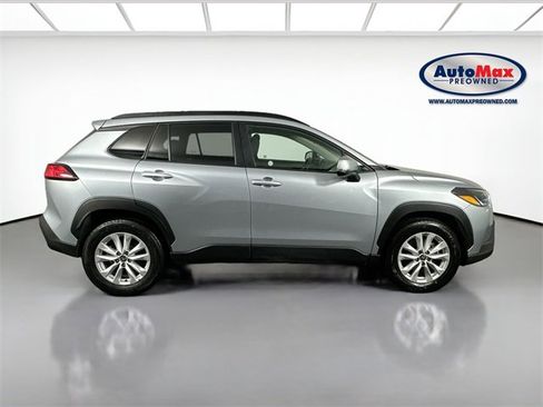 Used 2024 Toyota Corolla Cross LE image 9