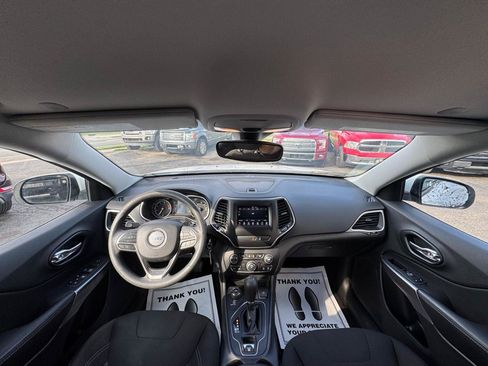 Used 2021 Jeep Cherokee Latitude AWD/4WD image 9