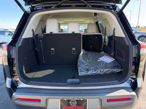 New 2026 Nissan Pathfinder SL image 35