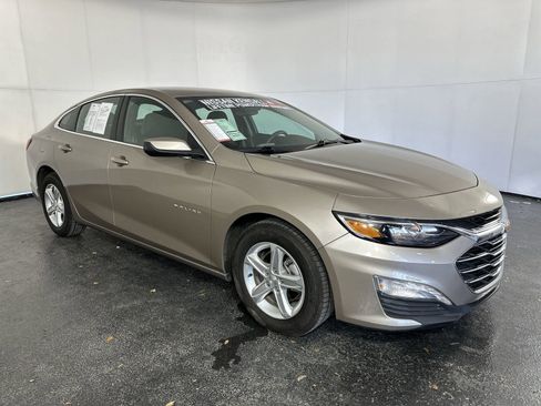 Used 2024 Chevrolet Malibu LT image 2