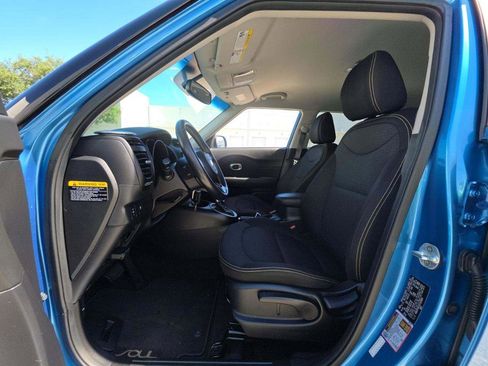 Used 2016 Kia Soul + w/ Designer's Package FWD image 5