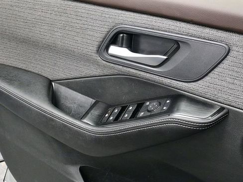 Used 2023 Nissan Rogue SV image 22