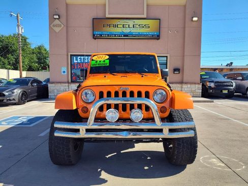Used 2012 Jeep Wrangler Unlimited Sahara w/ Connectivity Group AWD/4WD image 9