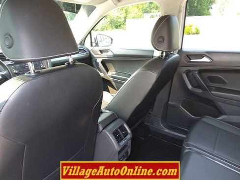 Used 2021 Volkswagen Tiguan SE image 29