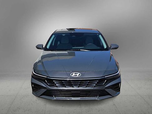 Certified 2025 Hyundai Elantra Limited FWD image 3