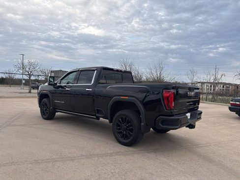 Used 2021 GMC Sierra 2500 Denali w/ Denali Black Diamond Edition image 3