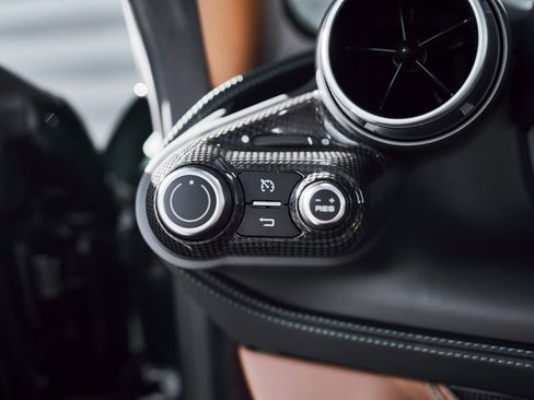 Used 2022 Ferrari F8 Tributo image 46