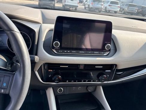 Used 2023 Nissan Rogue SL AWD/4WD image 15