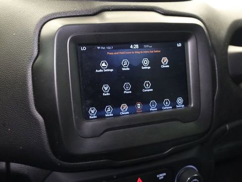 Used 2018 Jeep Renegade Latitude image 19