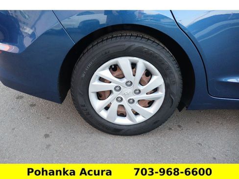 Used 2017 Hyundai Elantra SE image 25