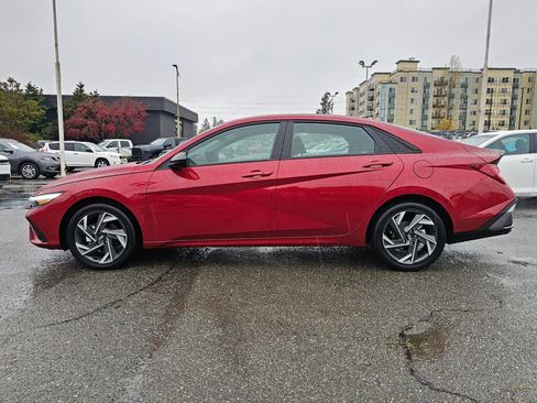 Used 2025 Hyundai Elantra SEL image 4