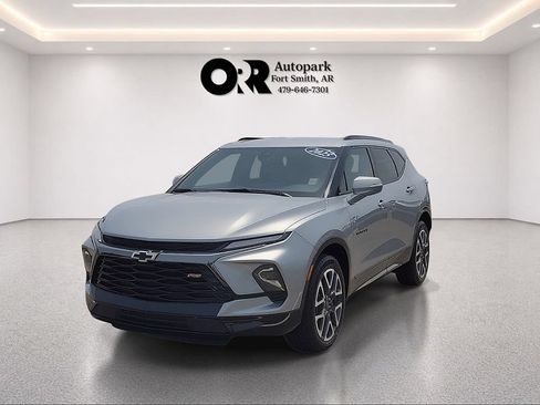 Used 2025 Chevrolet Blazer RS FWD image 2