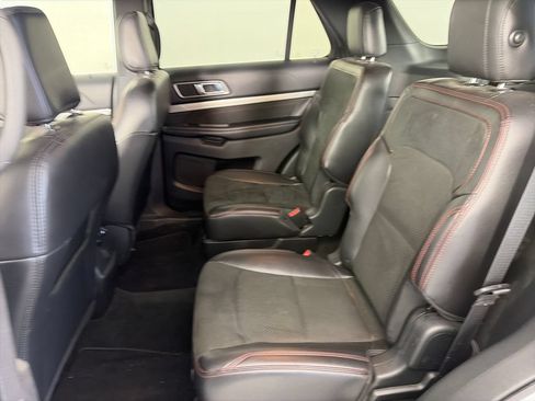 Used 2018 Ford Explorer XLT w/ Equipment Group 202A AWD/4WD image 13