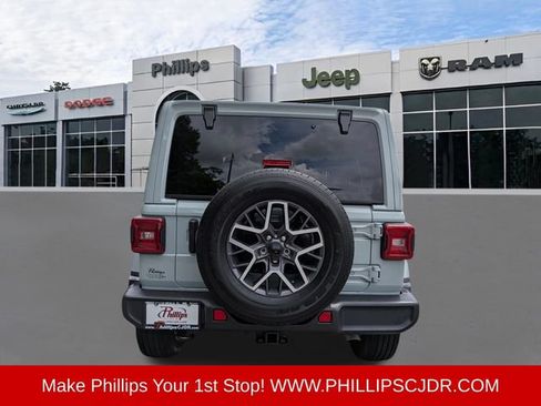 Used 2024 Jeep Wrangler Unlimited Sahara w/ Technology Group AWD/4WD image 4