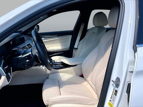 Used 2023 BMW 530i w/ Premium Package RWD image 8