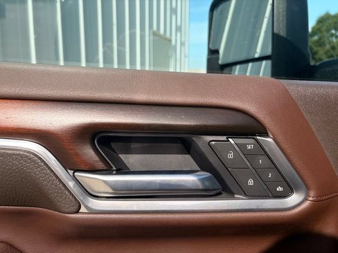 Used 2025 GMC Sierra 3500 Denali w/ Denali Reserve Package AWD/4WD image 14