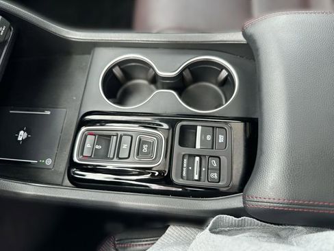 Used 2025 Honda Pilot Black Edition image 23