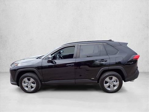Used 2022 Toyota RAV4 LE AWD/4WD image 2