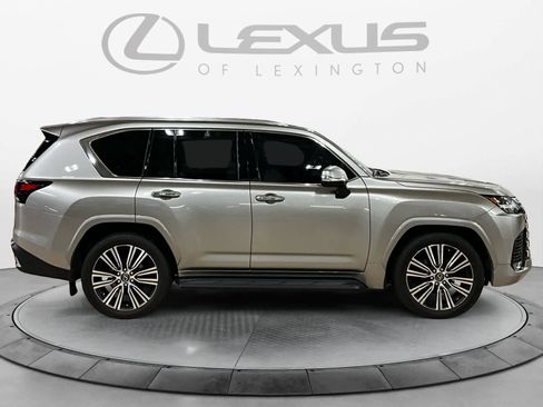 Used 2022 Lexus LX 600 4WD w/ Luxury Package image 6
