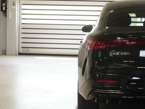 Used 2023 Mercedes-Benz EQS 580 4MATIC Sedan image 9