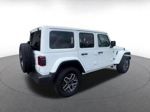 Used 2025 Jeep Wrangler Unlimited Sahara AWD/4WD image 15