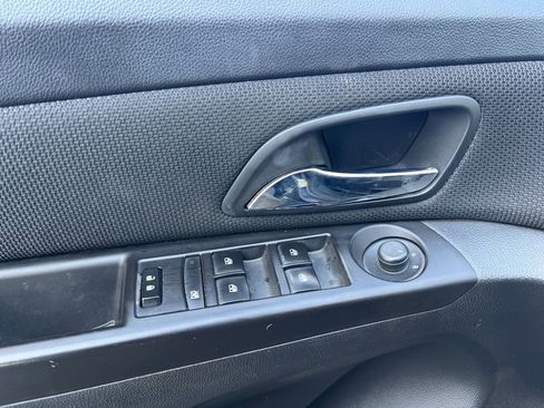 Used 2016 Chevrolet Cruze LT image 9