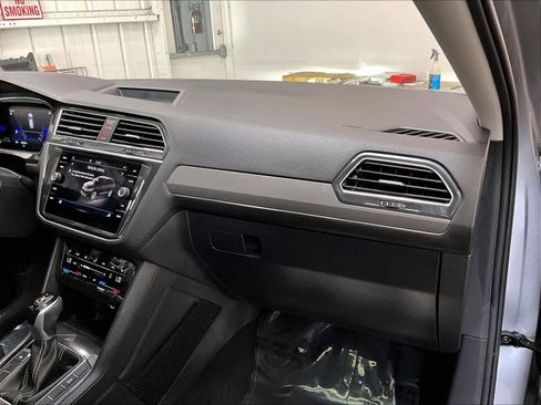 Used 2023 Volkswagen Tiguan SE w/ Panoramic Sunroof Package image 19