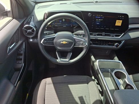 Used 2025 Chevrolet Equinox LT AWD/4WD image 11
