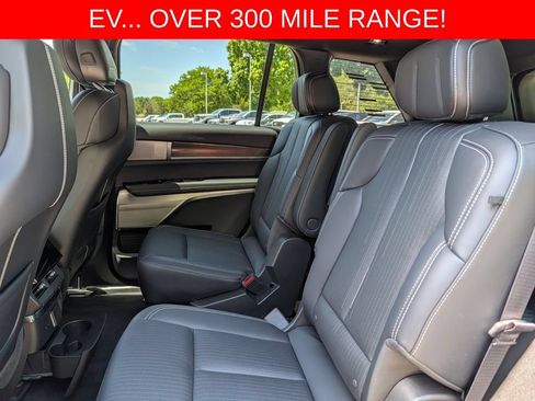 Used 2026 Cadillac Vistiq Sport w/ LPO, Floor Liner Package AWD/4WD image 28