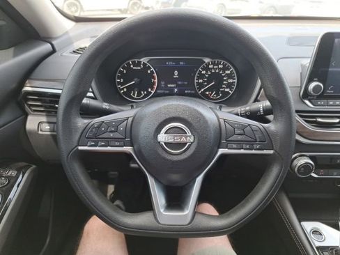 Used 2023 Nissan Altima 2.5 SV FWD image 17