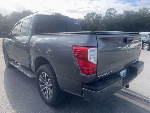 Used 2017 Nissan Titan SL image 4