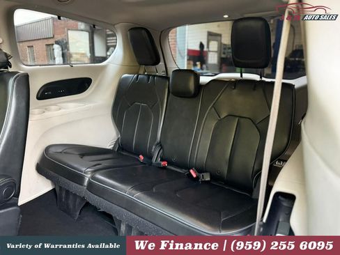 Used 2019 Chrysler Pacifica Limited FWD image 35
