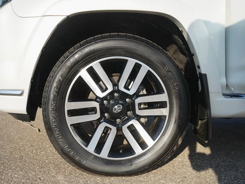 Used 2024 Toyota 4Runner Limited AWD/4WD image 31