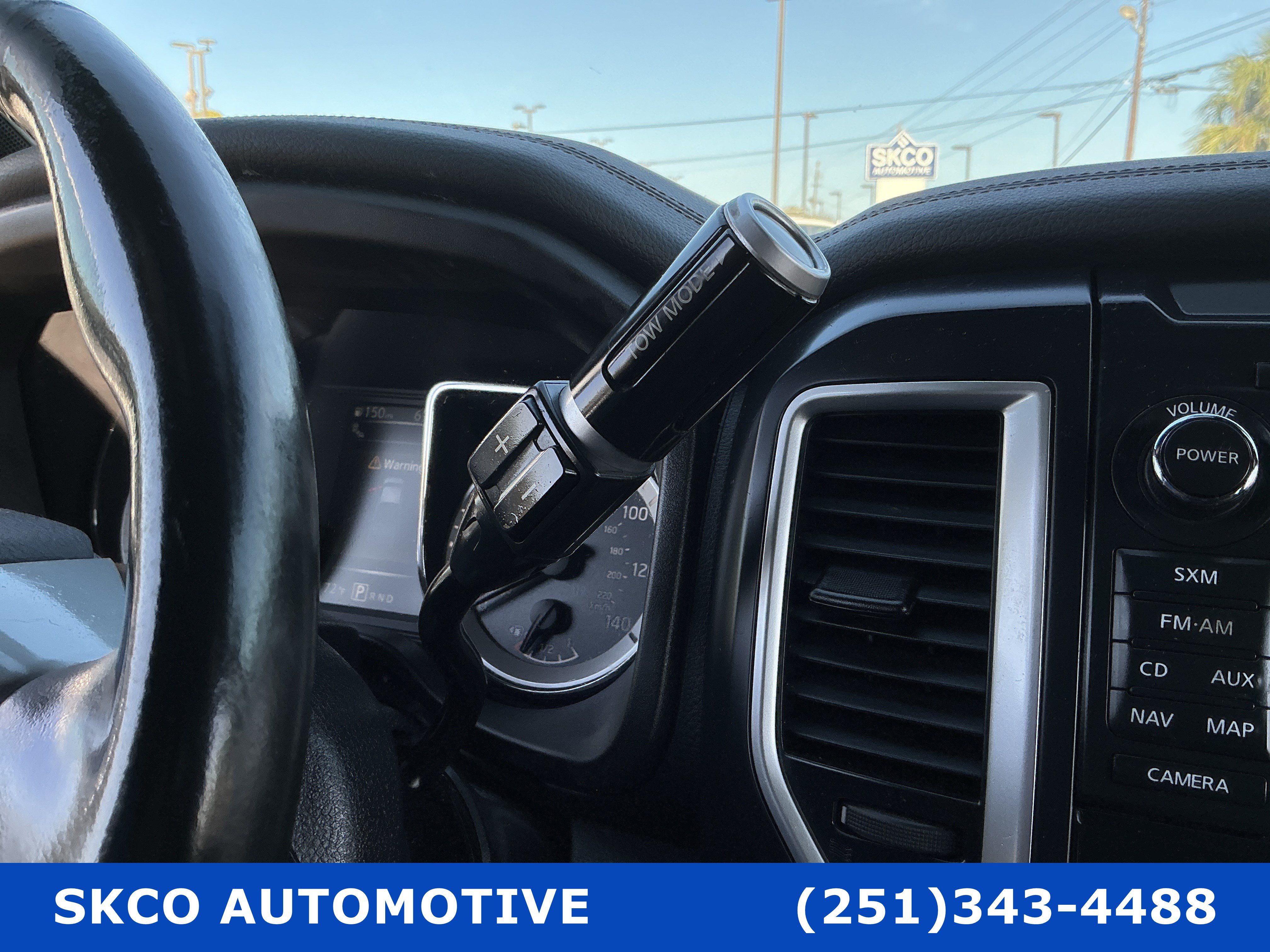Used 2018 Nissan Titan SL w/ Midnight Edition AWD/4WD image 23