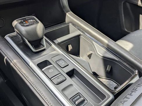 Used 2025 Nissan Pathfinder SV image 12