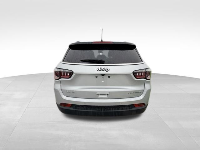 Used 2025 Jeep Compass Limited AWD/4WD image 5