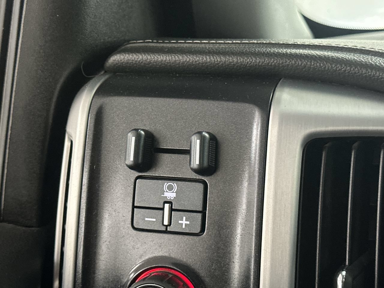 Used 2015 GMC Sierra 1500 SLE w/ SLE Value Package AWD/4WD image 45