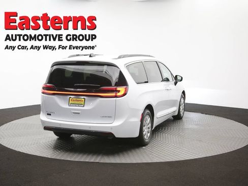 Used 2023 Chrysler Pacifica Limited FWD image 41