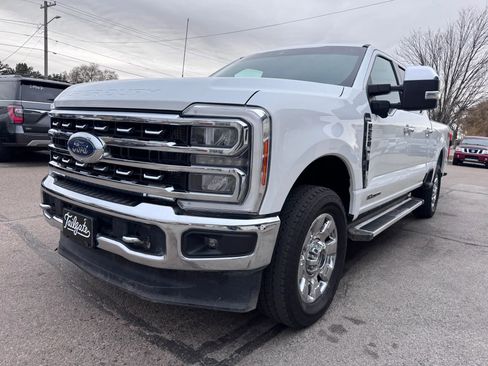 Used 2023 Ford F250 Lariat w/ Chrome Package image 4