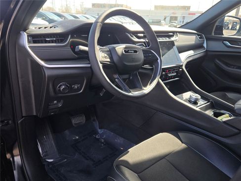 Certified 2024 Jeep Grand Cherokee Altitude AWD/4WD image 27