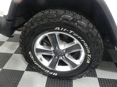 Used 2020 Jeep Wrangler Unlimited Sahara image 16