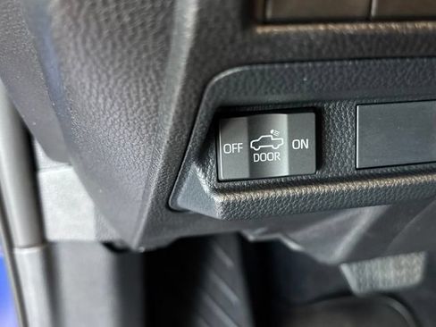 Used 2025 Toyota Tacoma SR5 AWD/4WD image 24