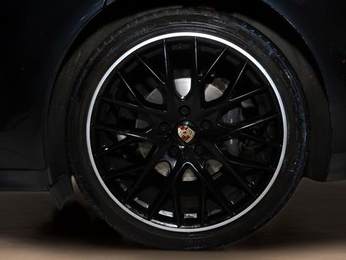 Used 2023 Porsche Panamera 4 Platinum Edition image 35