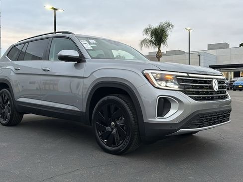 New 2026 Volkswagen Atlas SE image 1