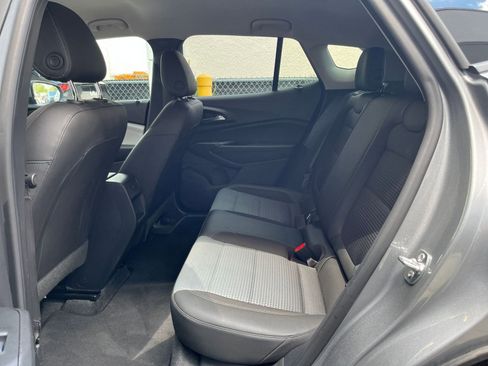 Used 2025 Chevrolet Trax LT w/ LT Convenience Package image 25